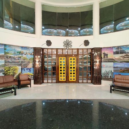 Golden Chariot Hotel Daman Esterno foto