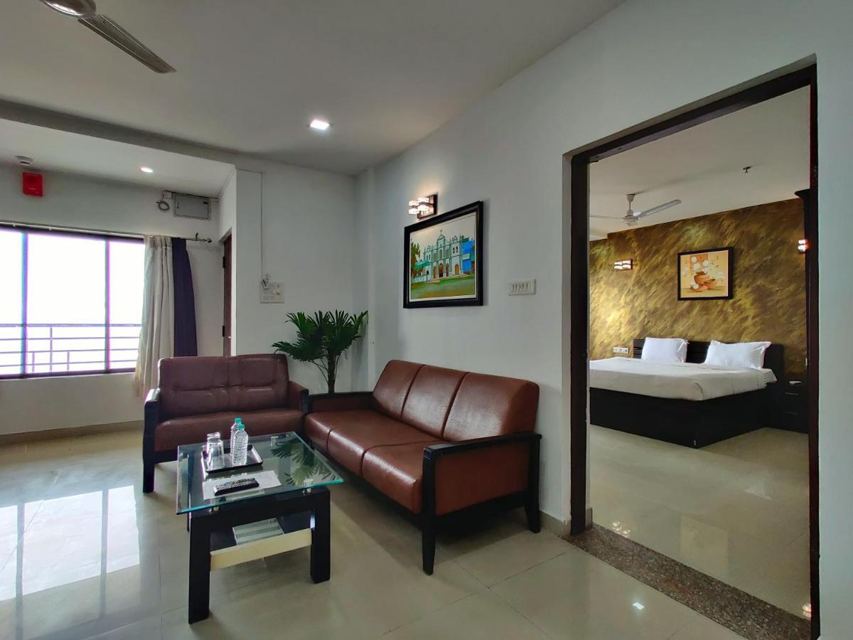 Golden Chariot Hotel Daman Esterno foto