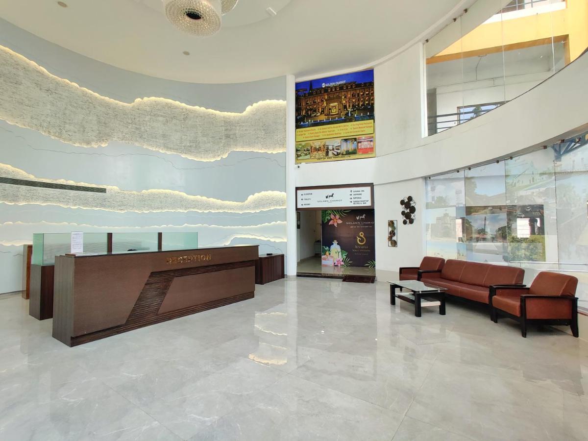 Golden Chariot Hotel Daman Esterno foto