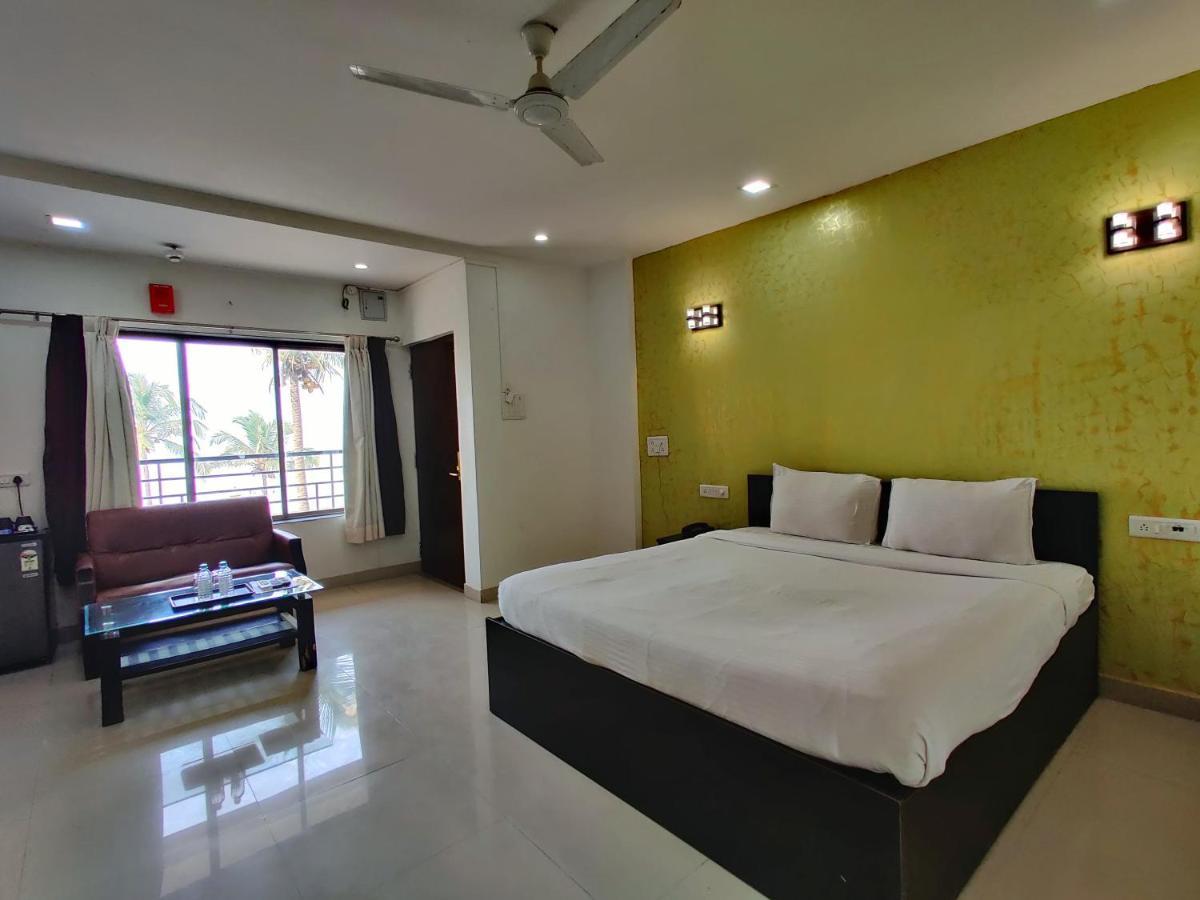 Golden Chariot Hotel Daman Esterno foto