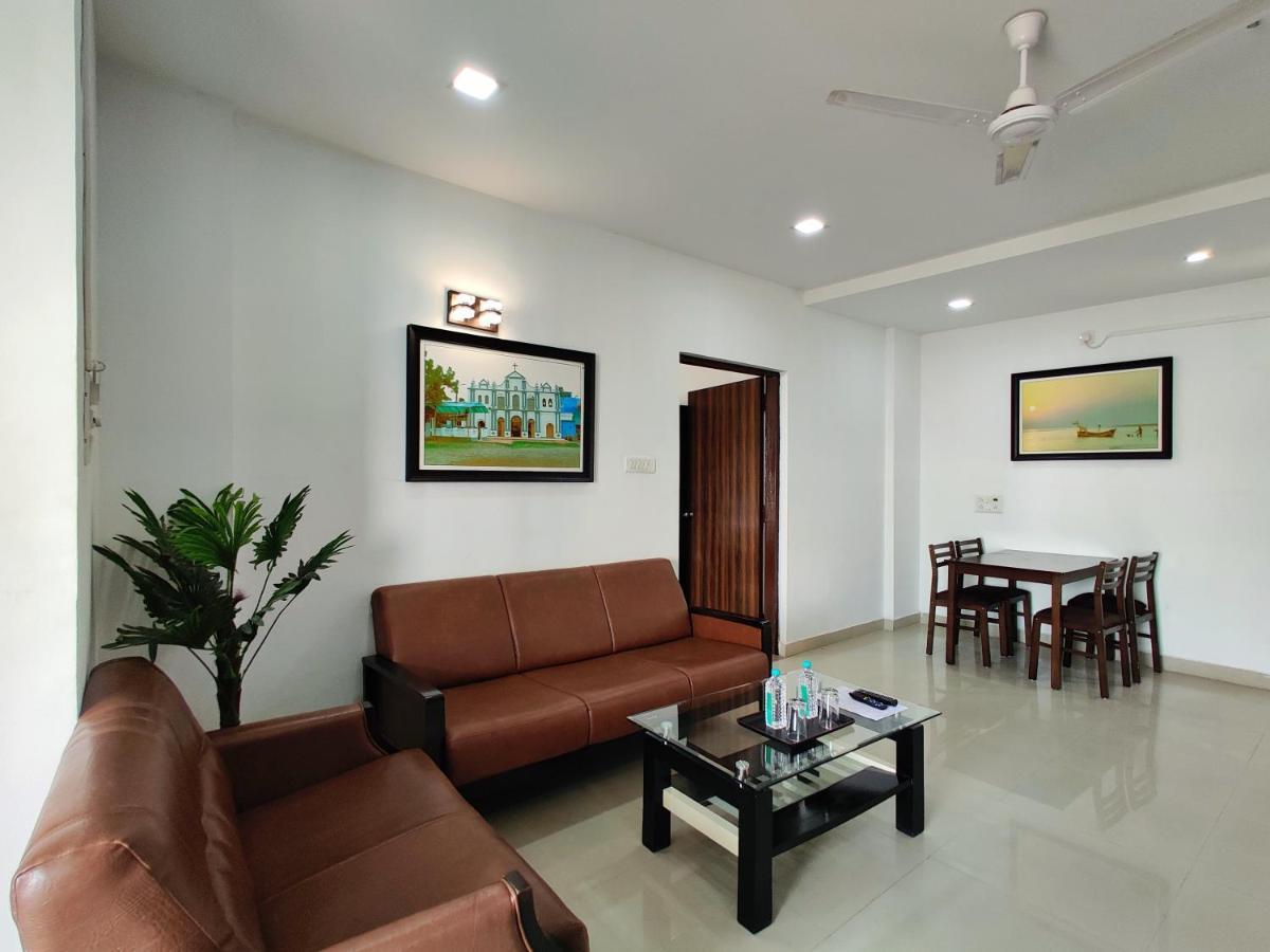 Golden Chariot Hotel Daman Esterno foto