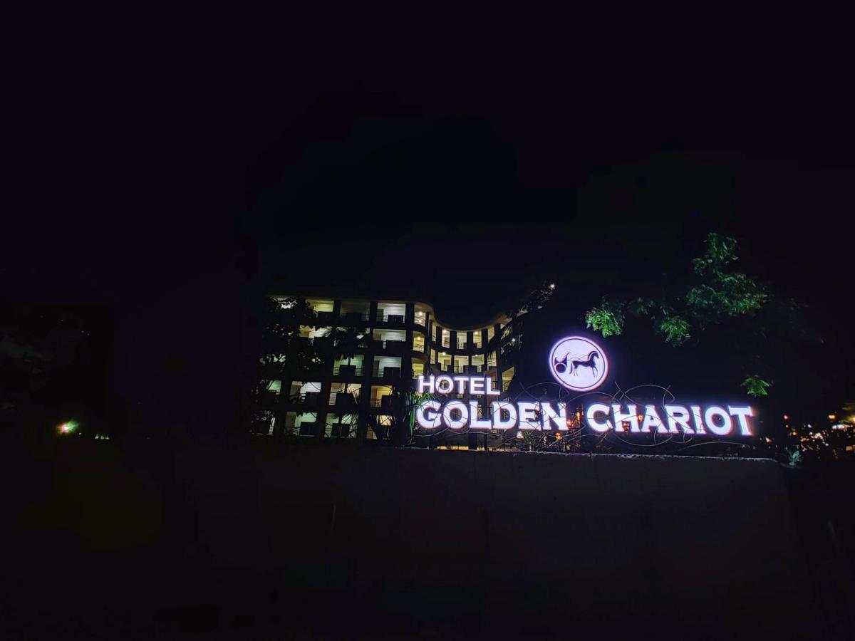 Golden Chariot Hotel Daman Esterno foto