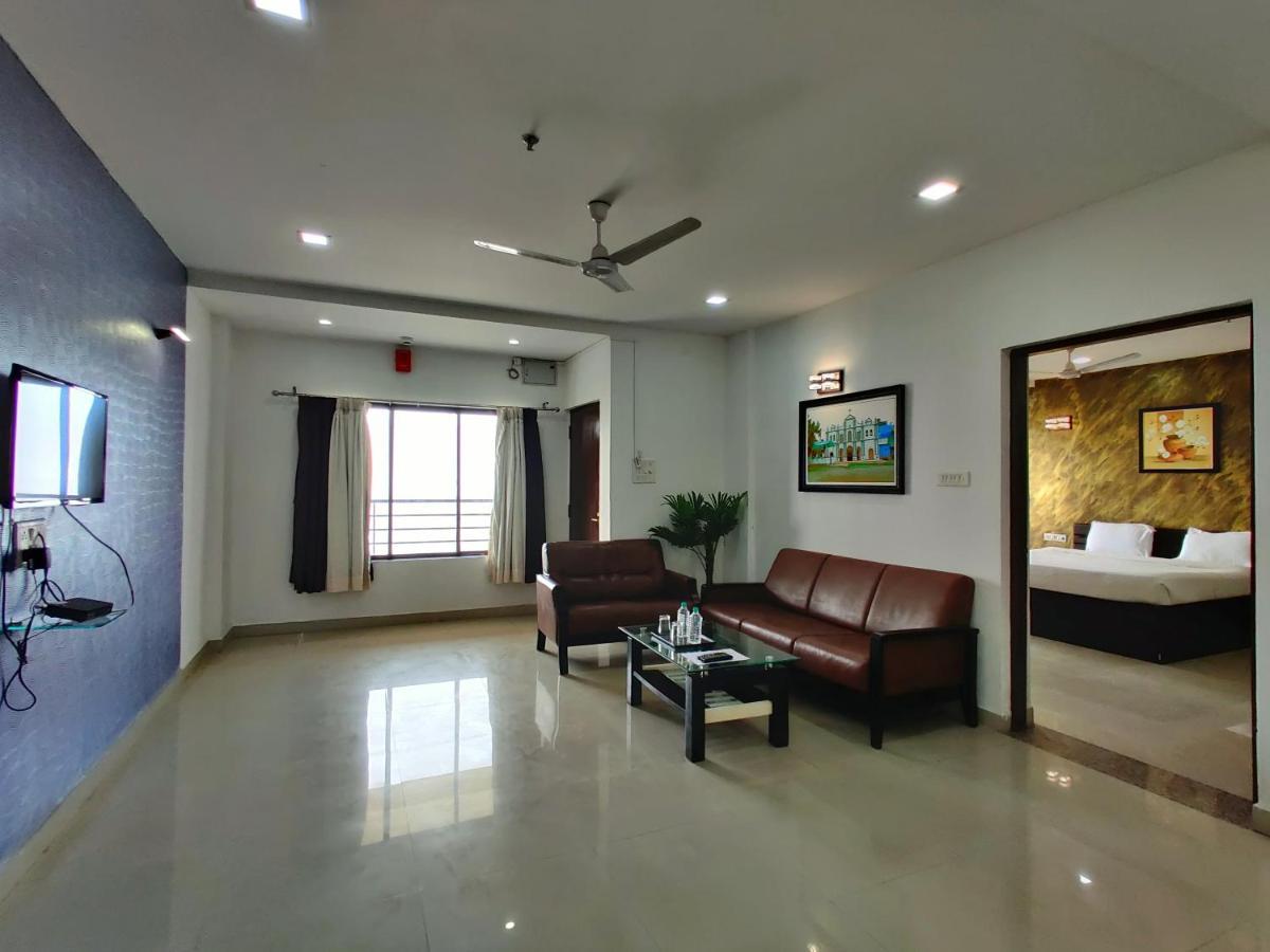 Golden Chariot Hotel Daman Esterno foto