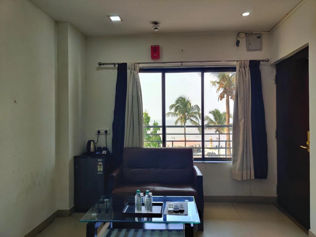 Golden Chariot Hotel Daman Esterno foto