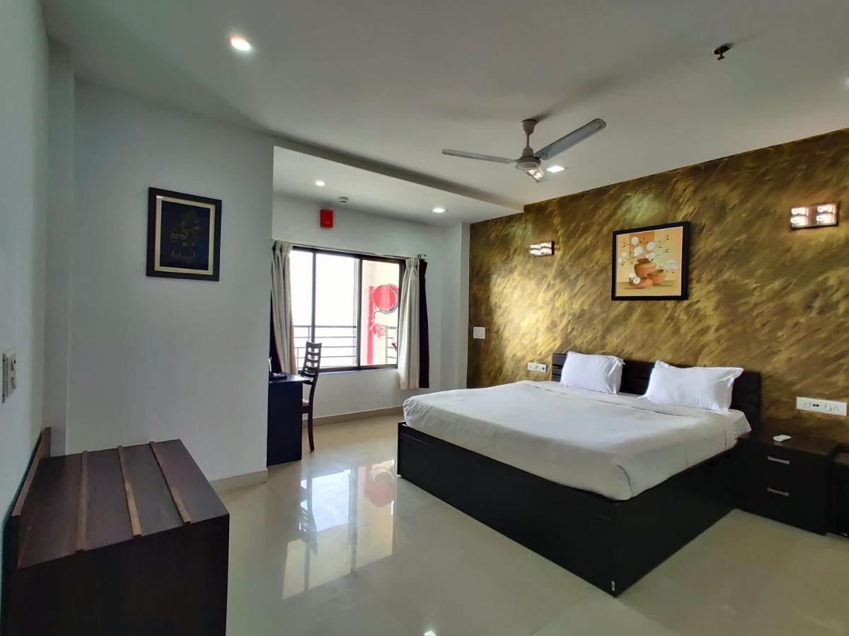 Golden Chariot Hotel Daman Esterno foto