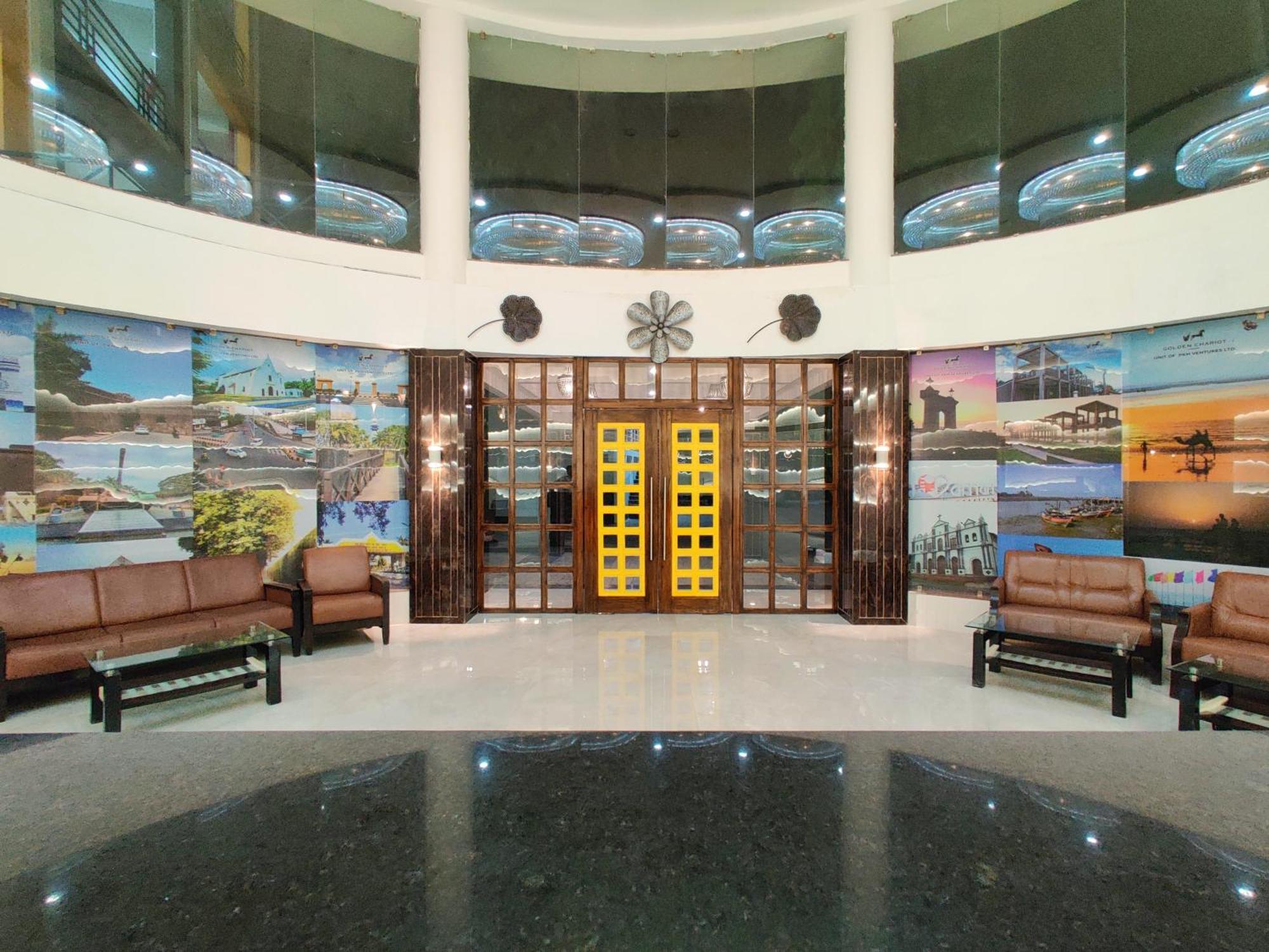 Golden Chariot Hotel Daman Esterno foto