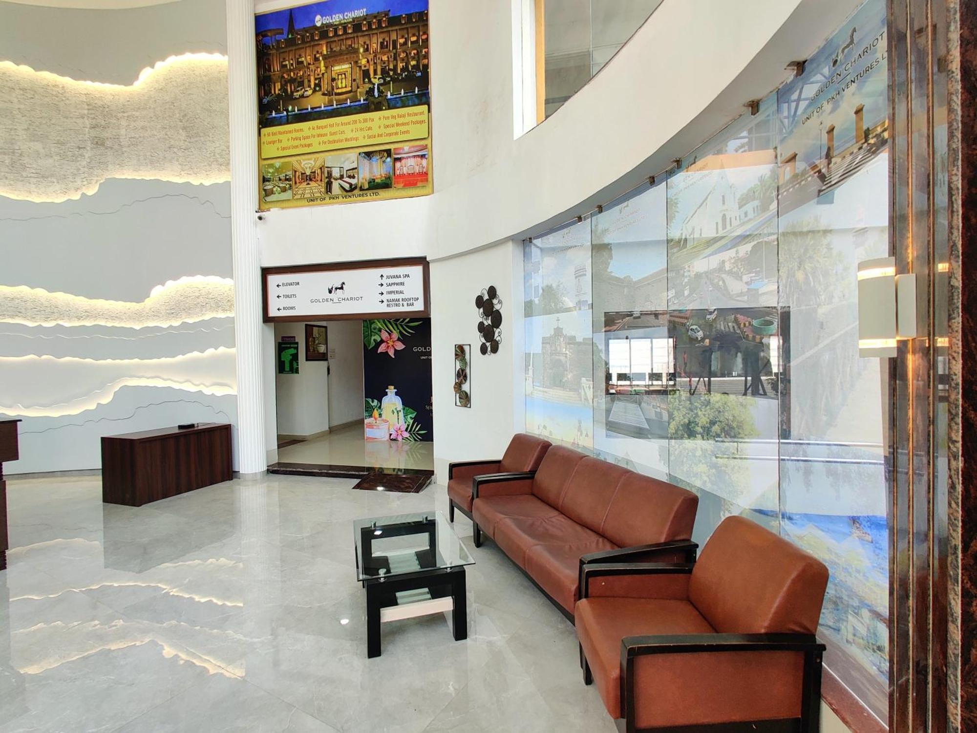 Golden Chariot Hotel Daman Esterno foto