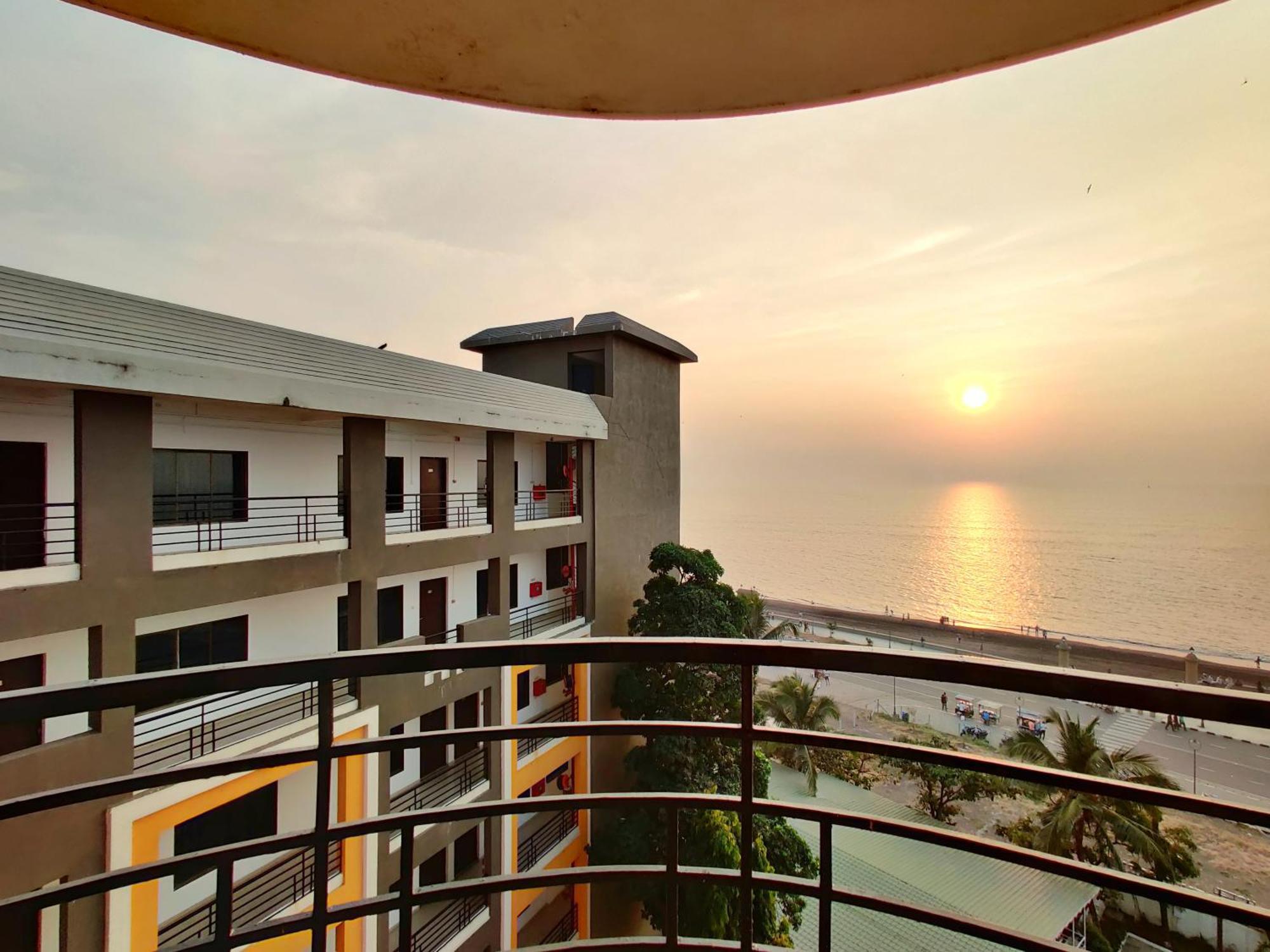 Golden Chariot Hotel Daman Esterno foto